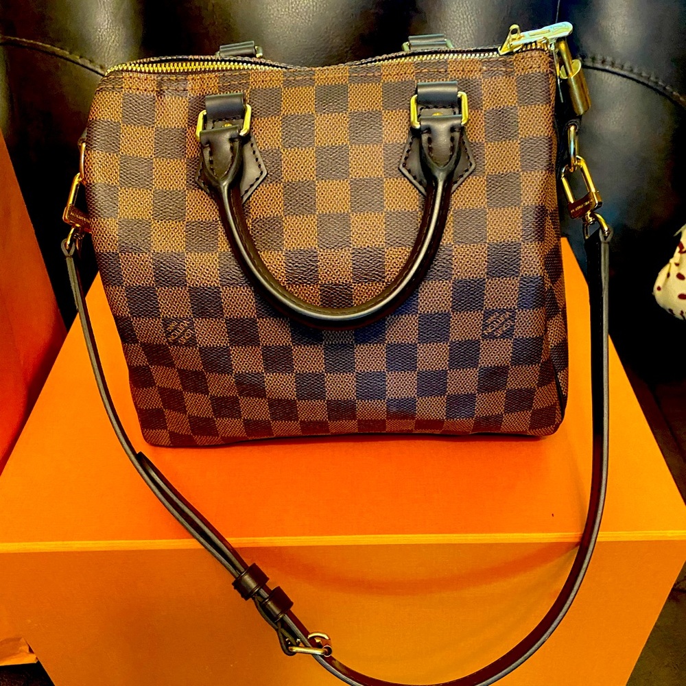 ** Price reduced**  authentic LV Speedy with shoulder strap ❤️